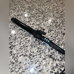 Bio Ionic Long Barrel Curling Iron 1.25”